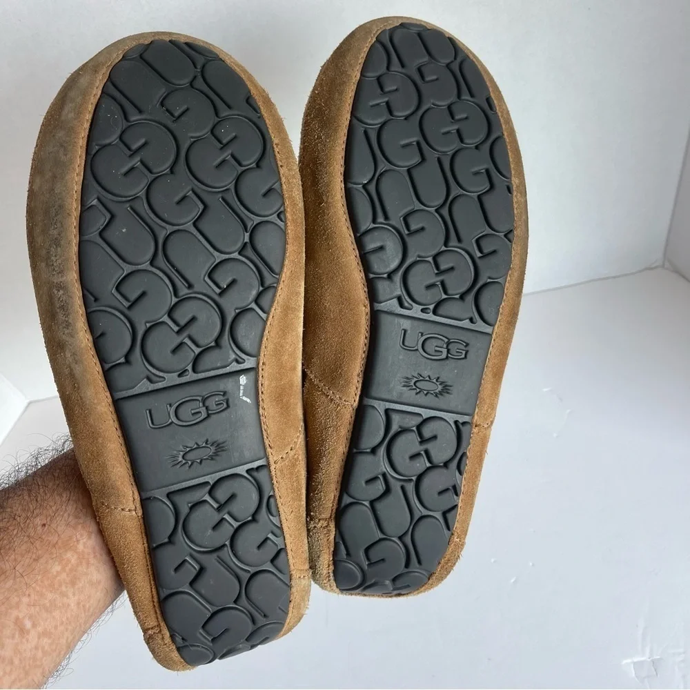 UGG Ascot Slippers size 9.0